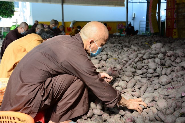 Continuing to support people in need in the Covid-19 pandemic of Hoang Phap Pagoda (series 2)